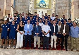 Tradicional ofrenda floral a la Virgen de Linarejos para que la patrona de la ciudad les acompañe durante el difícil curso deportivo