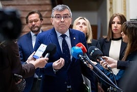 Montilla atendiendo a los medios en una imagen de archivo.