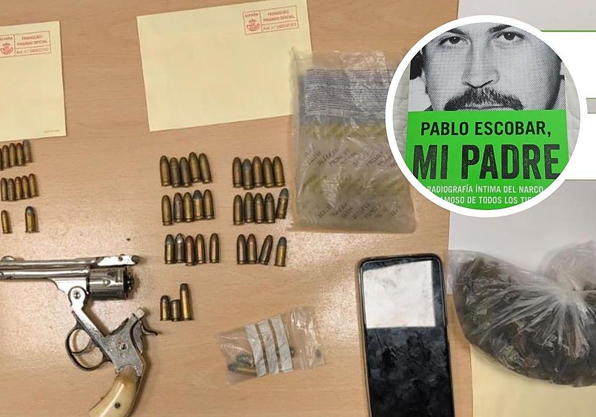 A la izquierda, objetos incautados al menor. A la derecha, ejemplar del libro que llevaba encima.