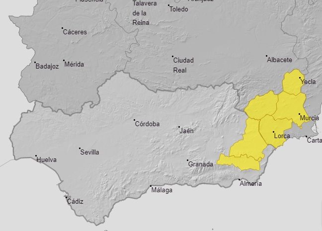 Media provincia de Almería, en aviso amarillo por lluvia este domingo