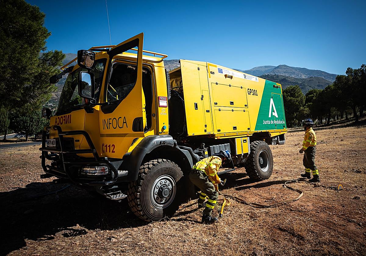 Actuación de bomberos del Infoca en una imagen de archivo