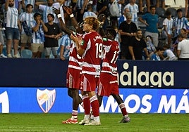 Jorge Pascual agradece el apoyo al público rojiblanco en Málaga.