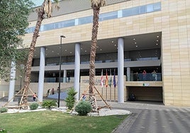 La investigación del incendio en un hotel de Almería apunta a que fue «intencionado» por el propio herido