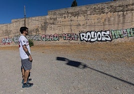 Nueva pintada en la muralla Alberzana de Granada.