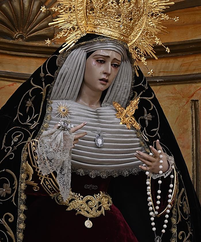 Imagen secundaria 2 - María Santísima del Mayor Dolor ya luce ataviada para sus Cultos