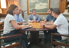 Reunión con representantes del centro público.