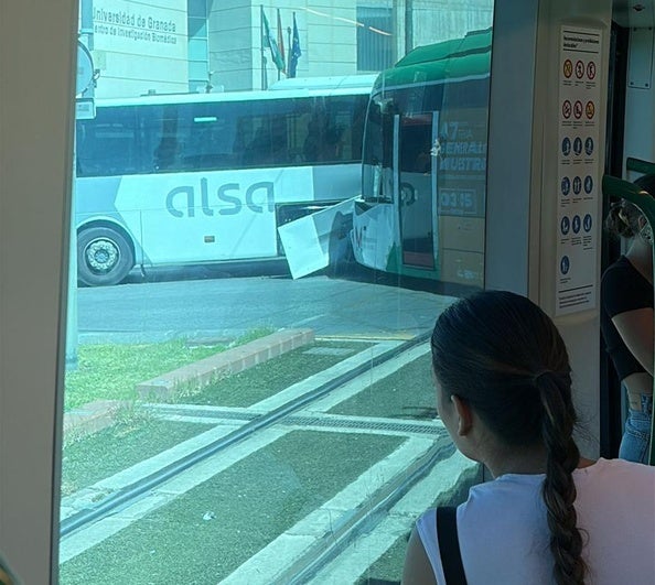 «La gente corrió a atender a un hombre que se quedó tirado en el pasillo del metro»
