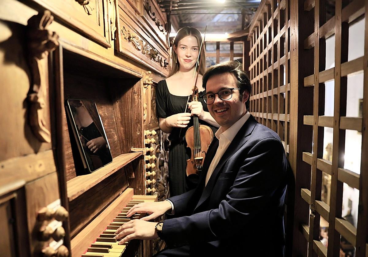 Los concertistas Víctor Baena y Lisette Calebur.