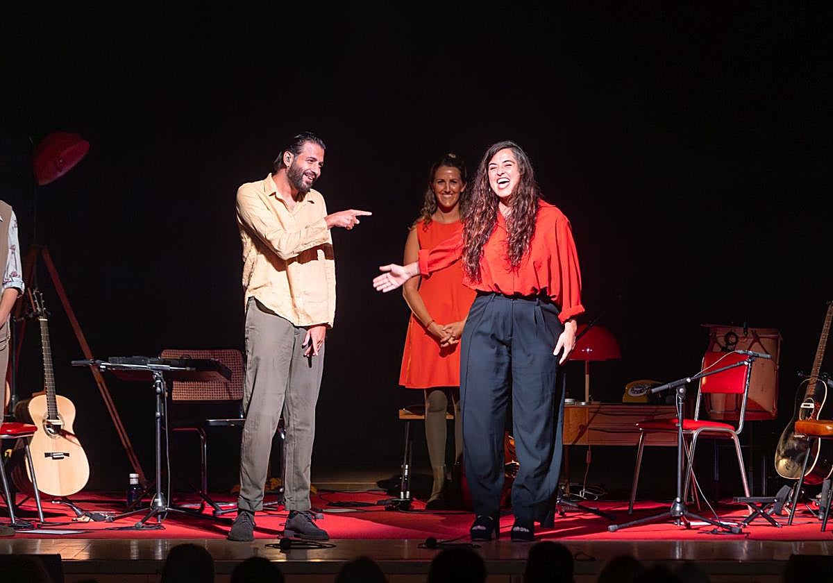 Salvador Sobral y Sílvia Pérez Cruz, en el escenario del Palacio de Congresos de Granada.
