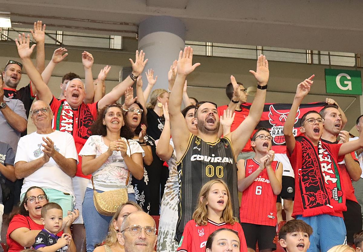 La afición rojinegra se hizo notar en Córdoba.