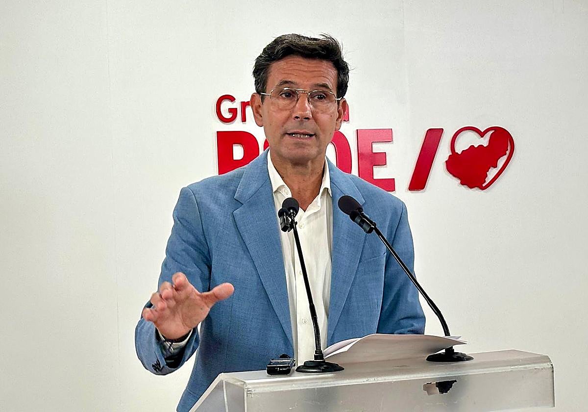 El portavoz del PSOE-A, Paco Cuenca.