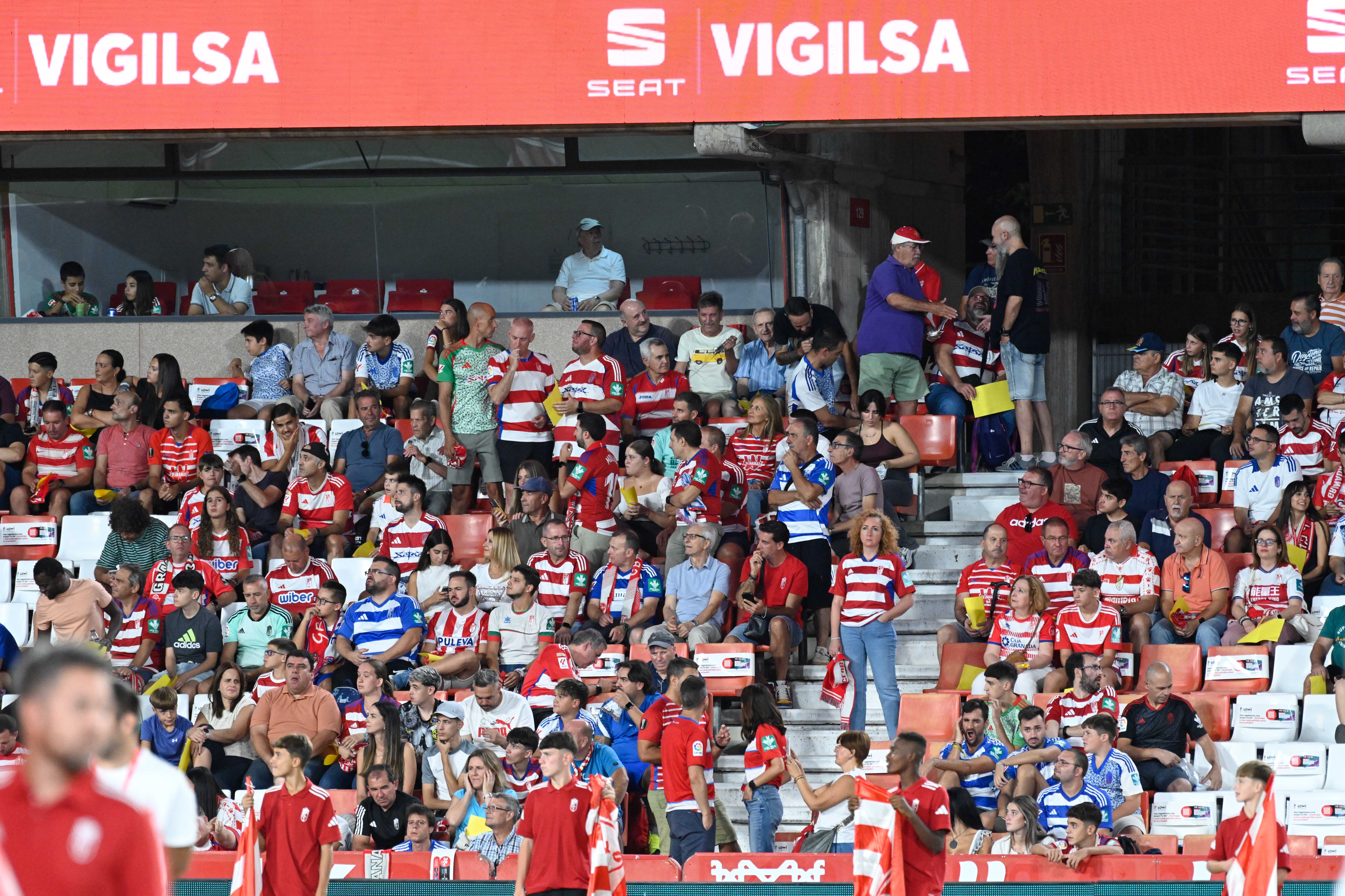 Búscate en la grada del Granada-Leganés