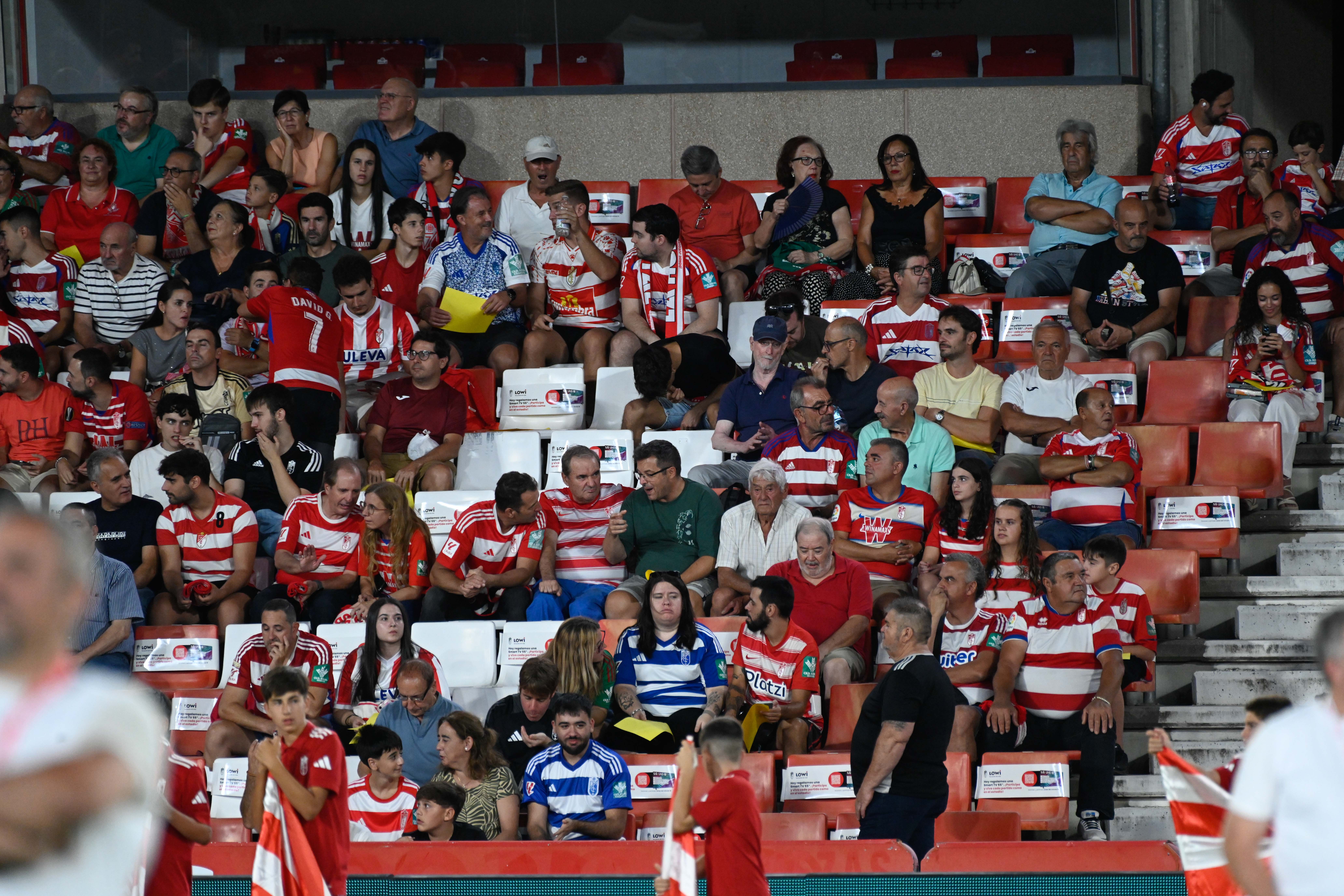 Búscate en la grada del Granada-Leganés