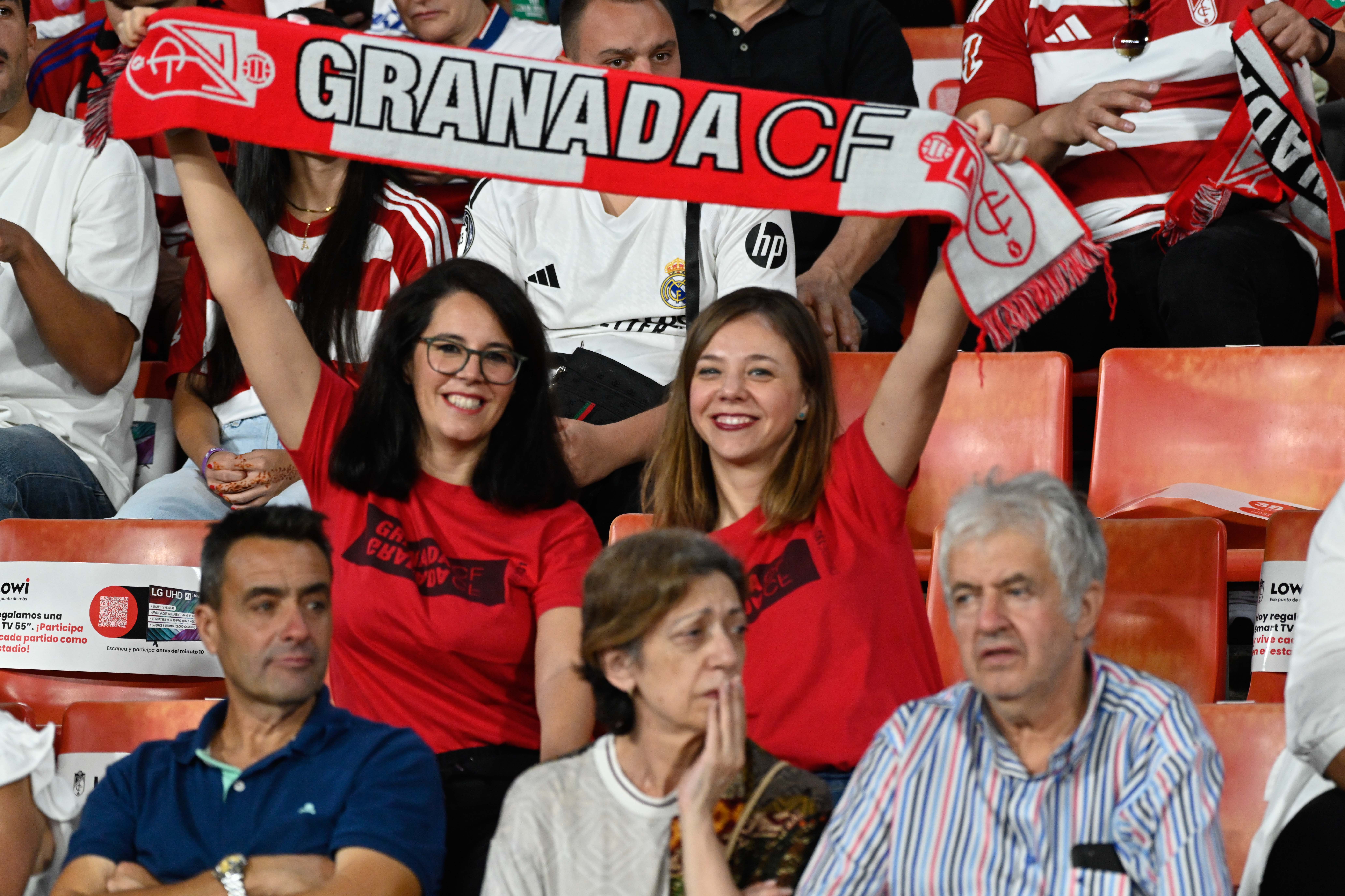 Búscate en la grada del Granada-Leganés