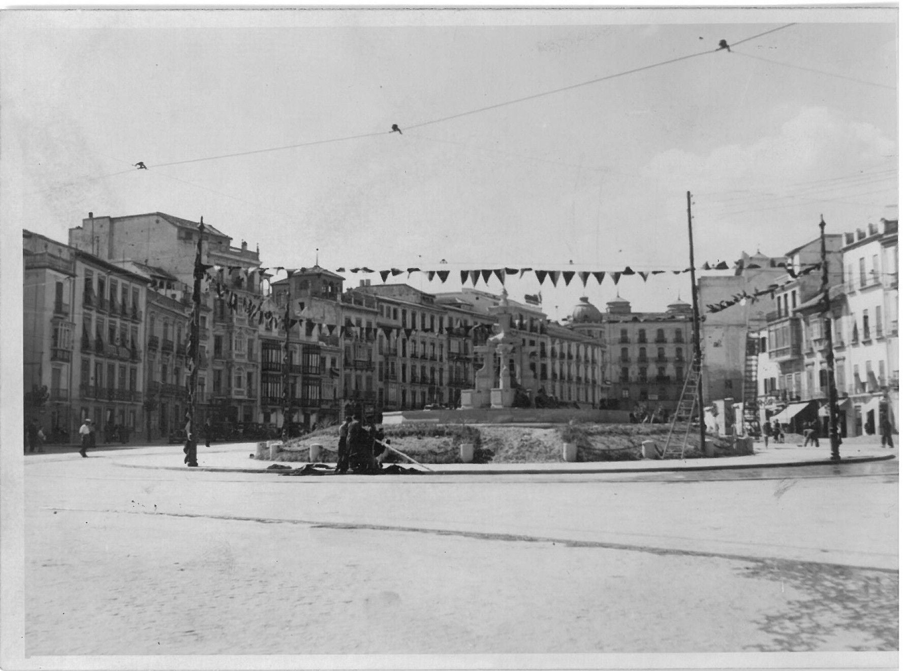 La Fuente de las Batallas recién colocada en 1942