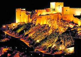 La Alcazaba cuando aún era habitual verla iluminada.