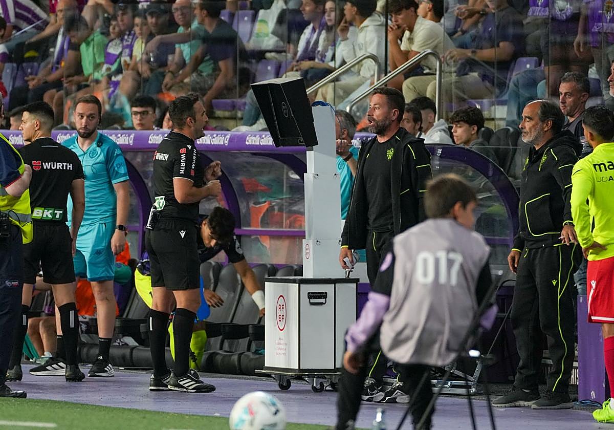 La dichosa maquinita, aunque los hilos los mueve el de arriba.