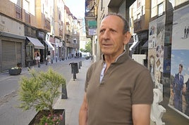 Antonio Serrano, el autor de esta obra de teatro en una calle de Dúrcal