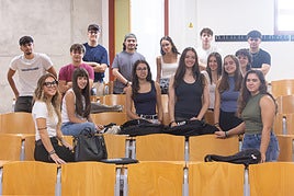 En este grupo de Informática hay algo poco habitual en las ingenierías, más chicas que chicos (9 y 6).