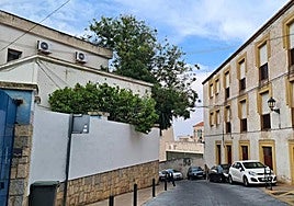 A la izquierda, el colegio, y a la derecha, la anterior ubicación para el Conservatorio.