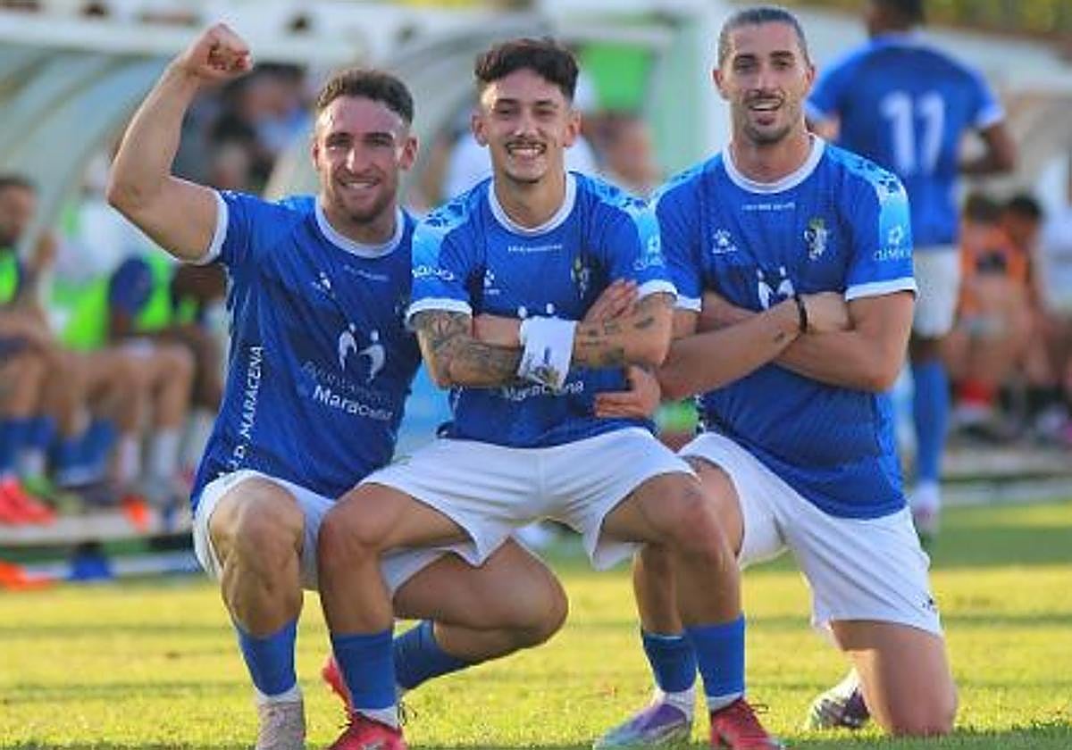 Jugadores del Maracena celebran un gol este curso.