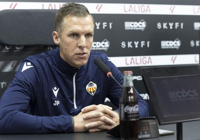 Cae el entrenador del Castellón, primer cese en Segunda