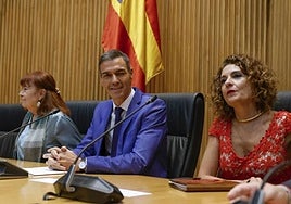 Pedro Sánchez y Montero, en la interparlamentaria del PSOE.
