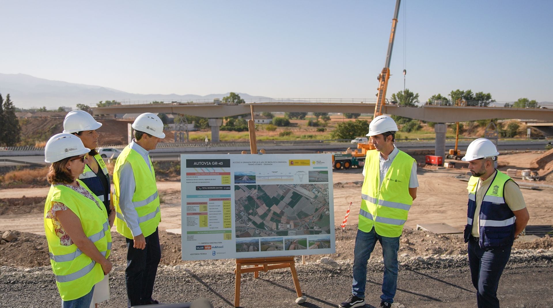 Visita a las obras de la GR-43 del delegado del Gobiero, Pedro Fernández.