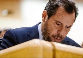 El ministro de Transportes y Movilidad Sostenible, Óscar Puente, durante una sesión de control al Gobierno.