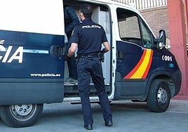 Una mujer apuñala a su marido con un cuchillo jamonero en Pescadería