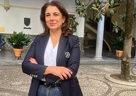 La portavoz del PSOE, Raquel Ruz, este miércoles en el patio del Ayuntamiento.