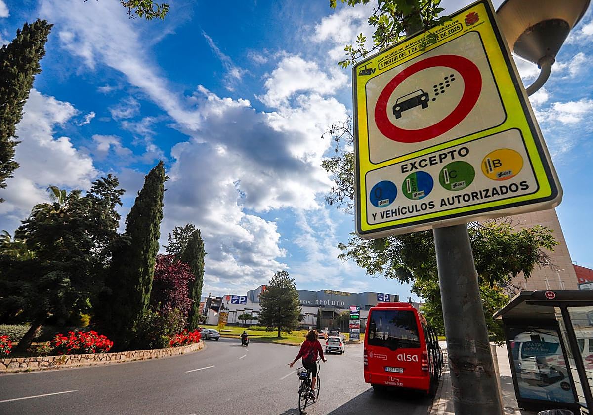 Un granadino lleva a los tribunales la zona de bajas emisiones por «elitista»