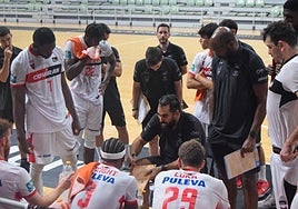 Ramón Díaz dispone de doce de los trece jugadores de la primera plantilla nazarí.