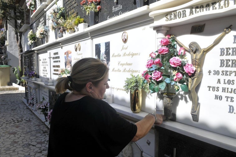 Un pueblo de Granada construye 80 nuevos nichos porque se queda sin sitio en el cementerio