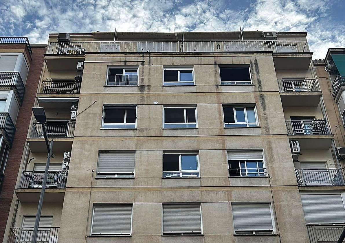 Piso en el que se han originado las llamas en la calle Arabial.