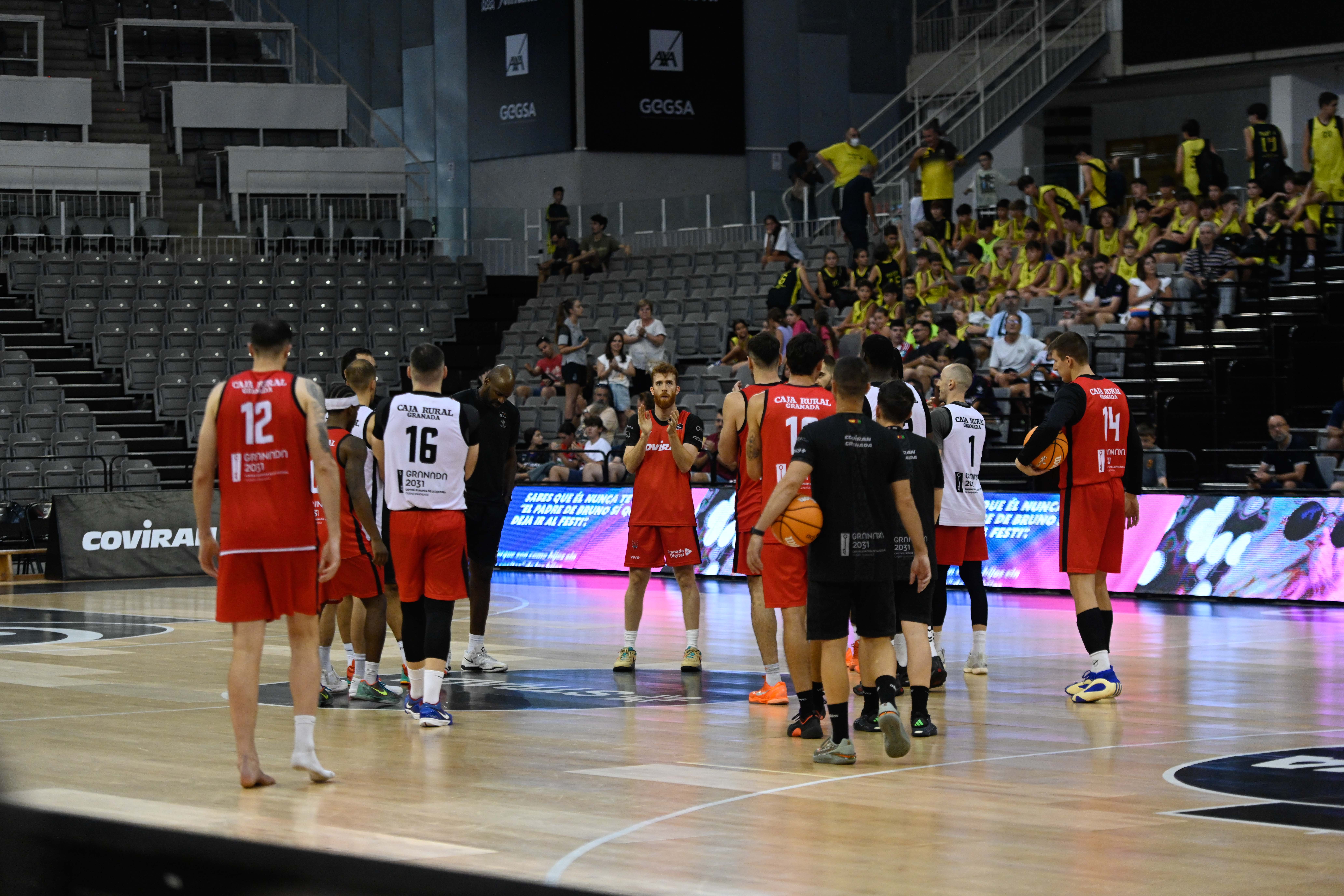 Encuéntrate en el entrenamiento con público del Covirán Granada