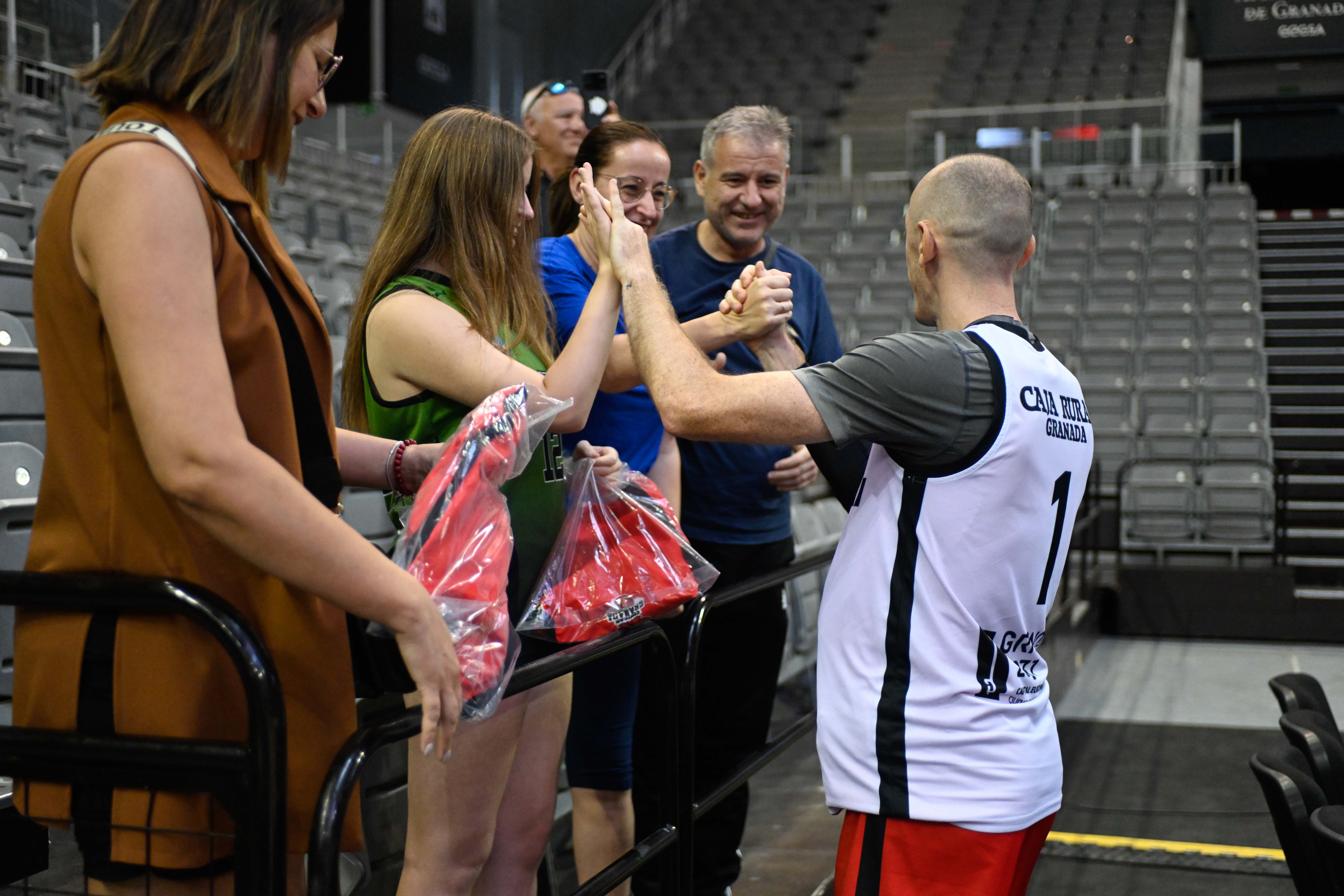 Encuéntrate en el entrenamiento con público del Covirán Granada