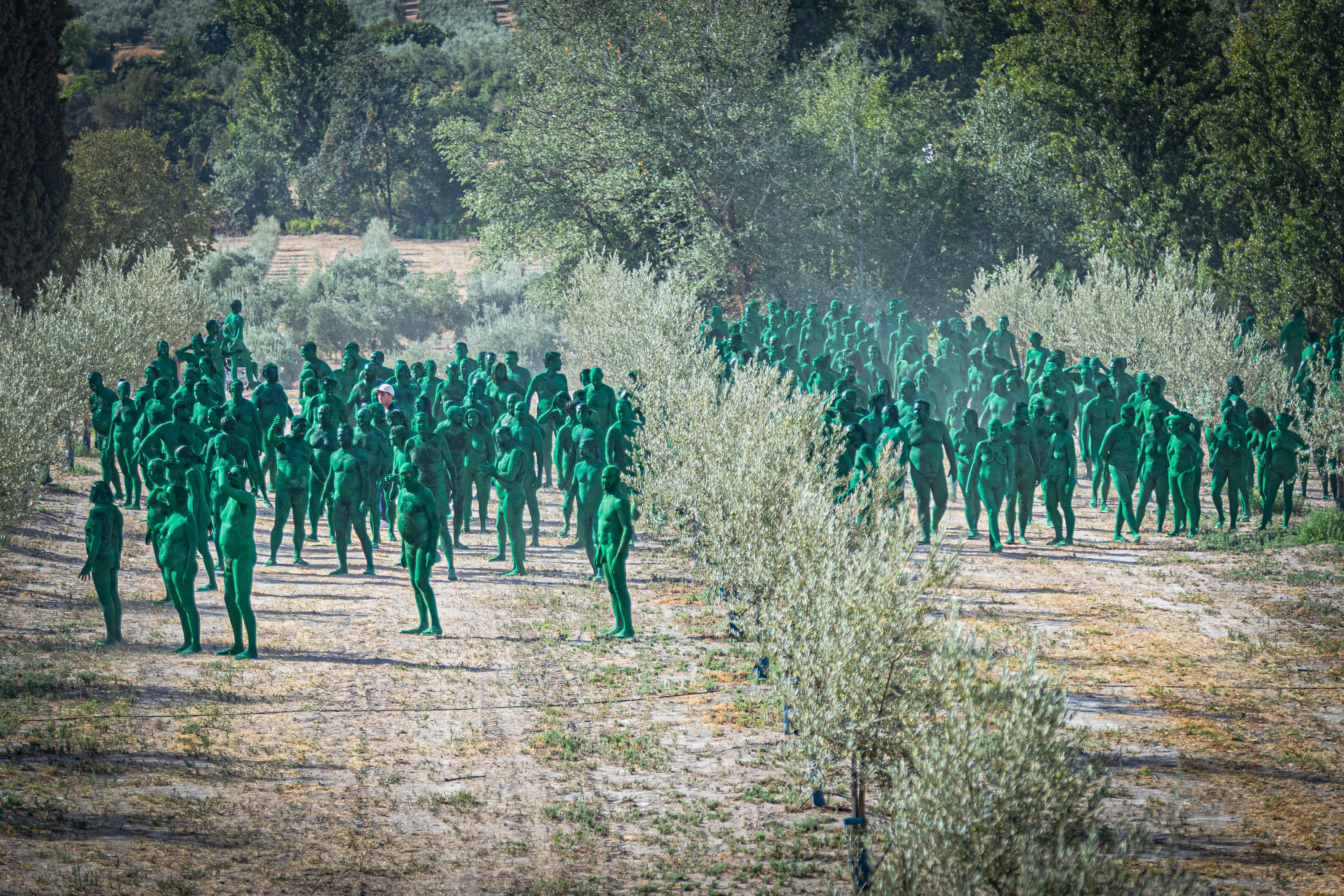 Las imágenes de los desnudos verdes en Granada
