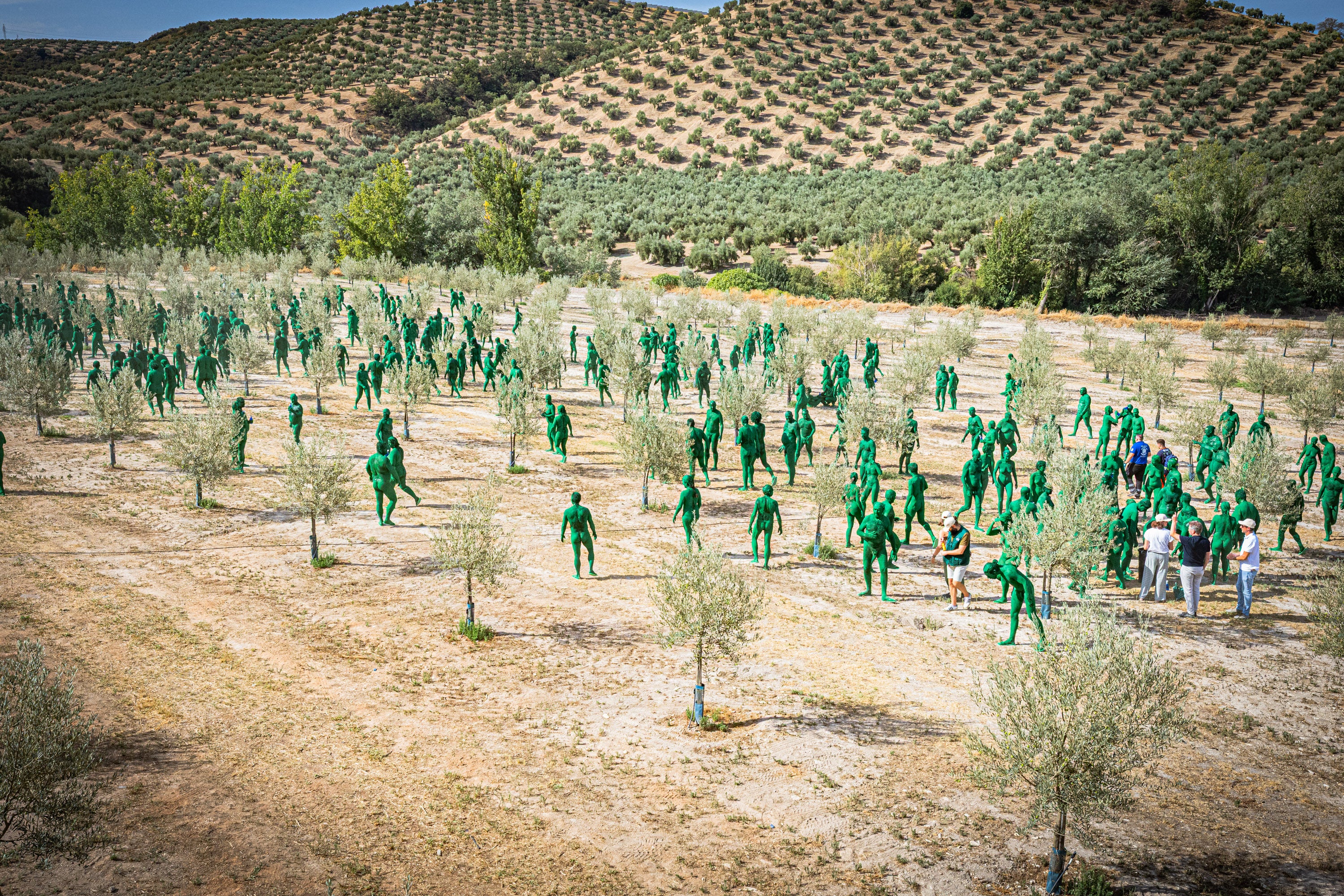 Las imágenes de los desnudos verdes en Granada