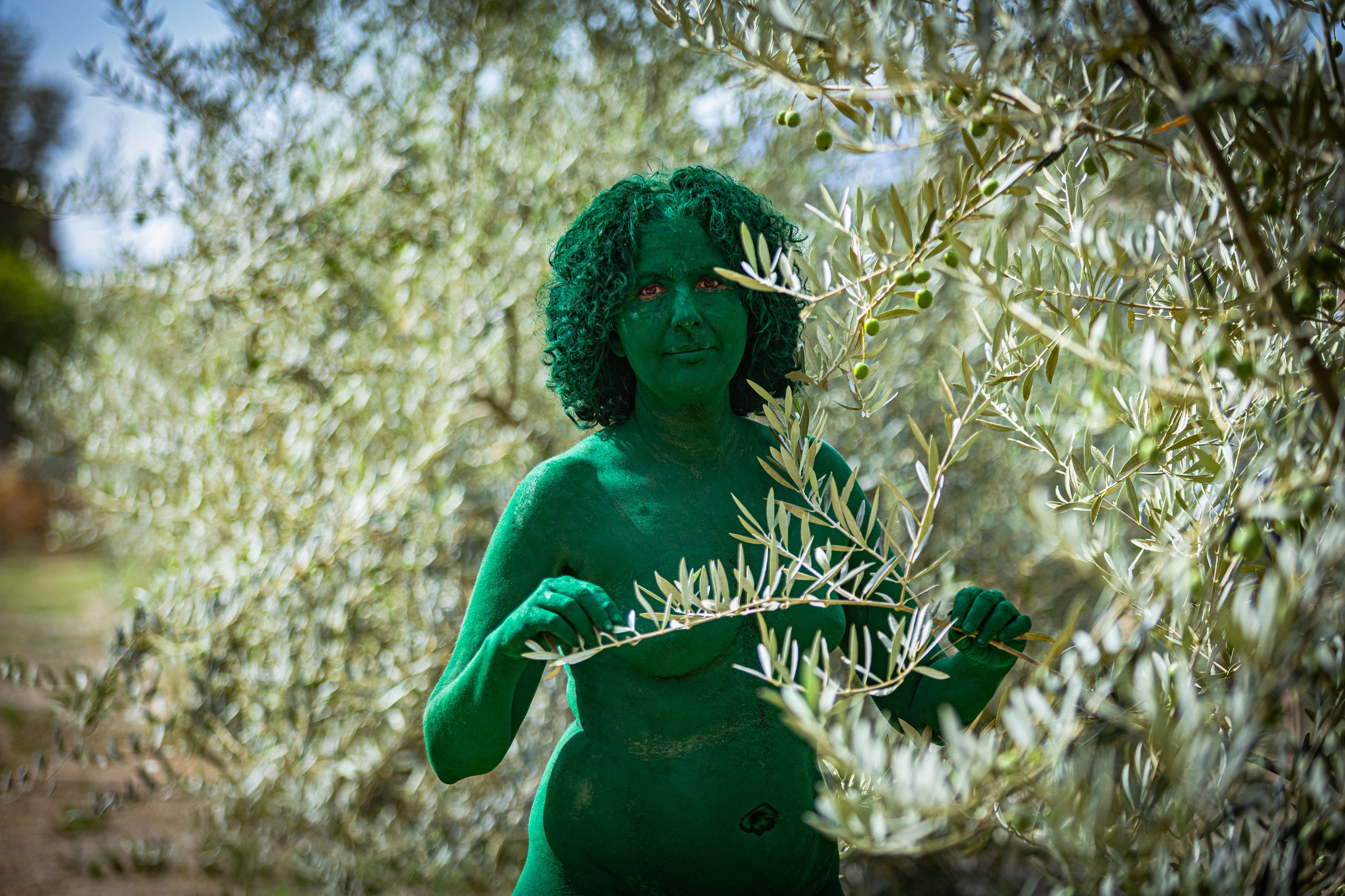 Las imágenes de los desnudos verdes en Granada