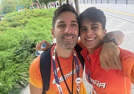 Jacinto Garzón y María Pérez celebran el título mundial de 20 kilómetros.