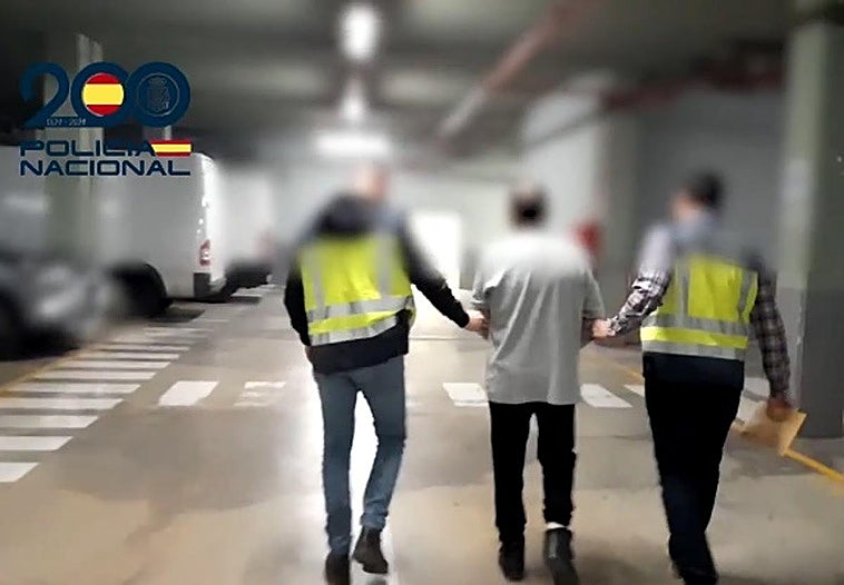 Detención del hombre que quiso acabar con la vida de su madre en Santa Fe provocando una explosión en su casa mientras dormía.