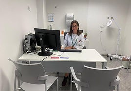 La doctora Olga Liñán en su consulta.