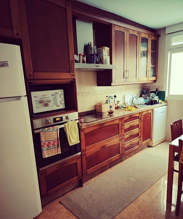 Imagen secundaria 2 - Detalles del piso de Walaa y su familia, en el Zaidín. 