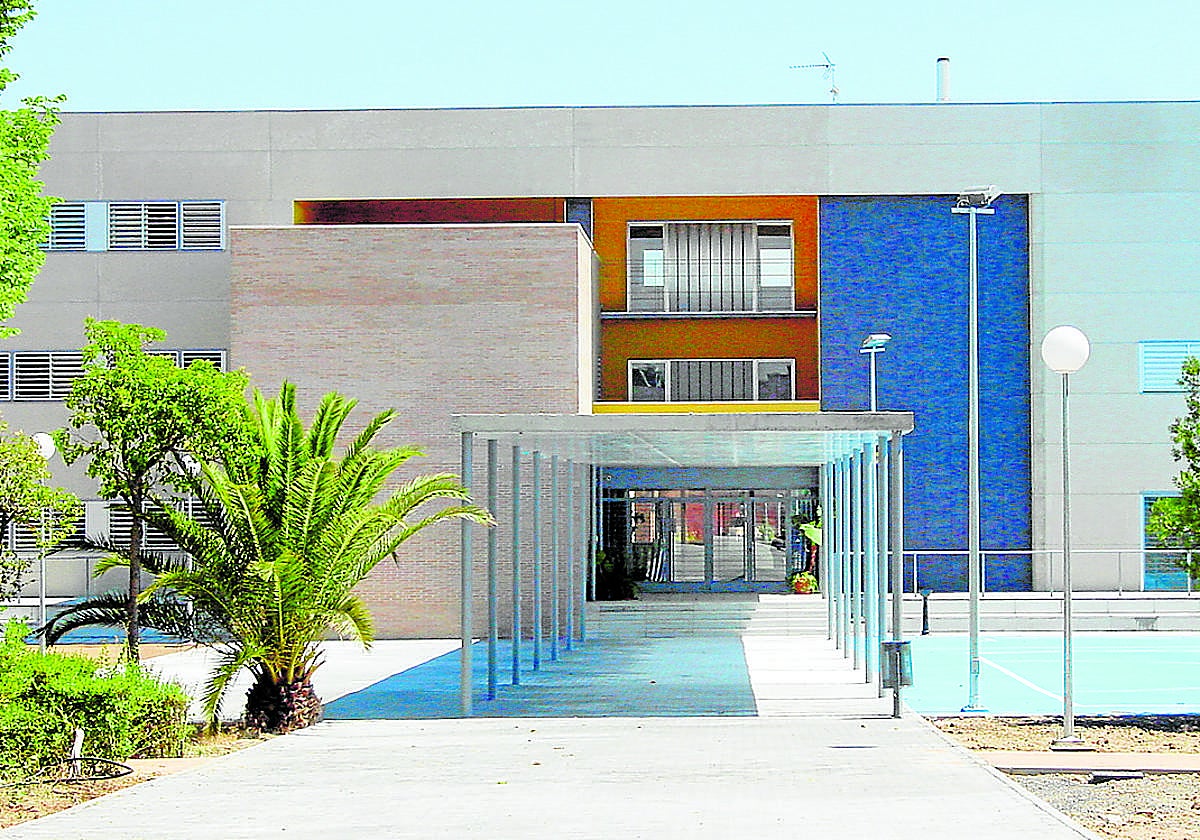 Puerta de entrada del instituto de Churriana de la Vega.