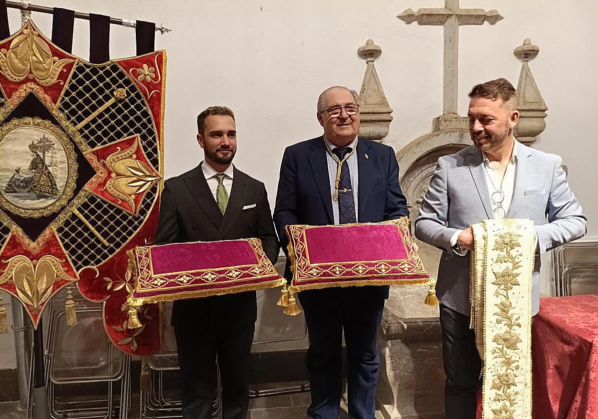 Presentación de las novedades para la procesión de la Virgen delas Angustias.