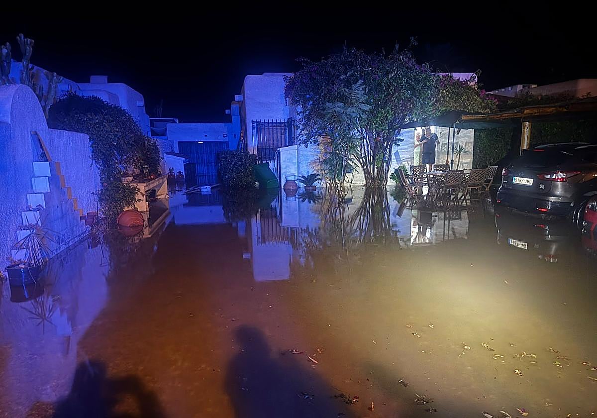Vivienda inundada en Mojácar.