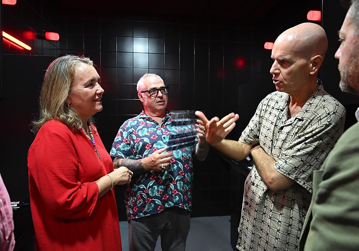 El CAF inaugura su laboratorio de revelado y positivado de imágenes con 'El cuarto oscuro'