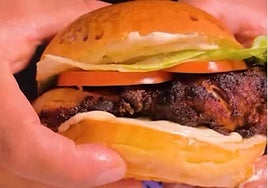La hamburguesa almeriense que mezcla el sabor americano y la esencia de Japón