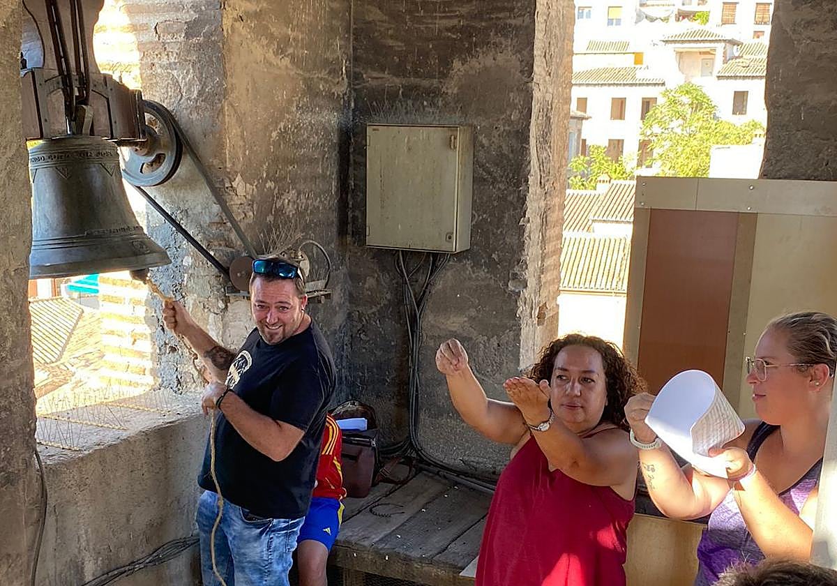 Ensayo de campanas del Rescate para la Patrona de Granada.